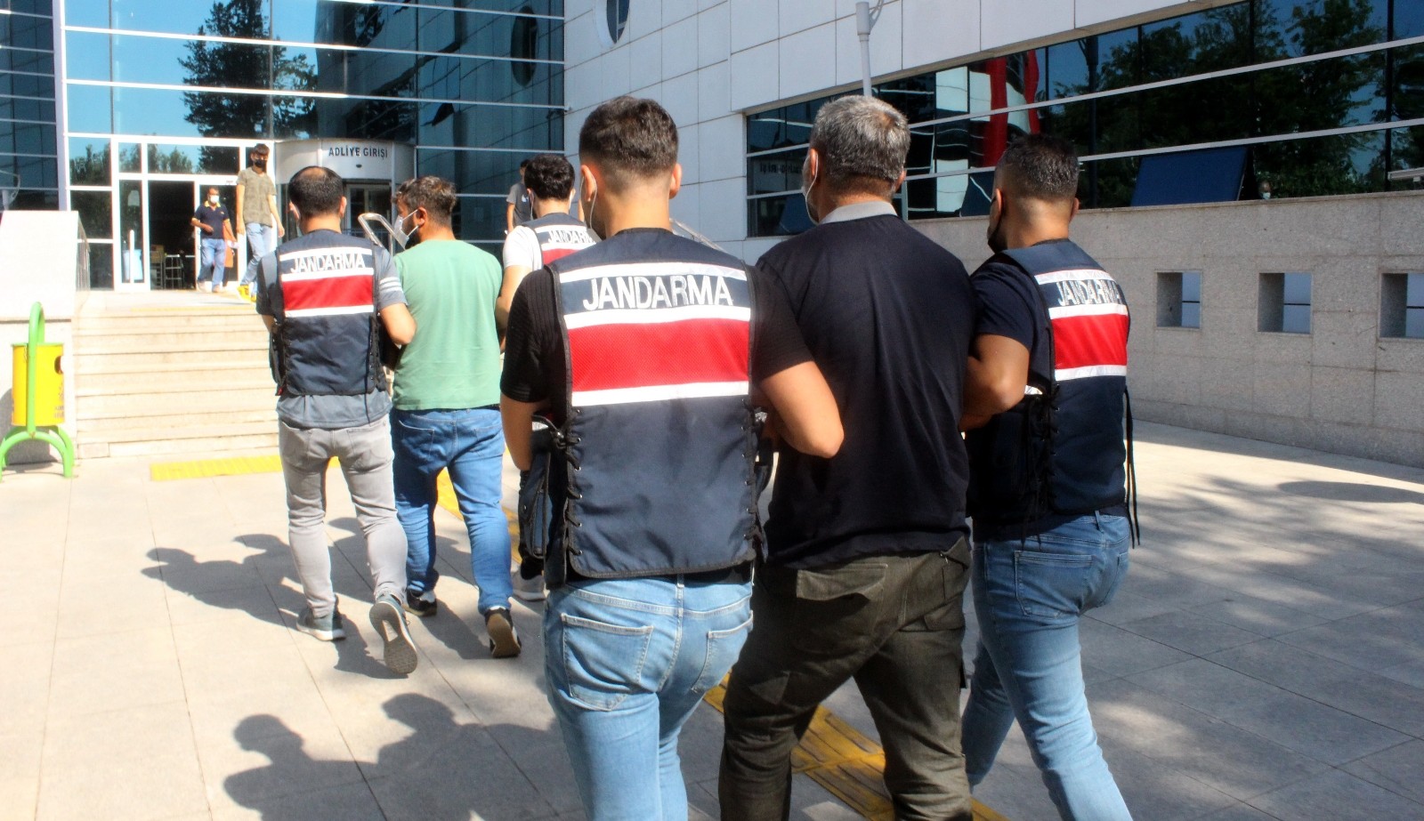Adıyaman'da teröriste para sağlayan şahıs tutuklandı
