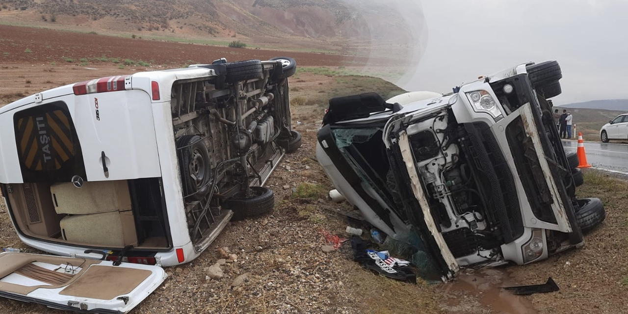 Ankara'da yağışlı hava kazaları getirdi: Aynı noktada tır ve öğrenci servisi devrildi!