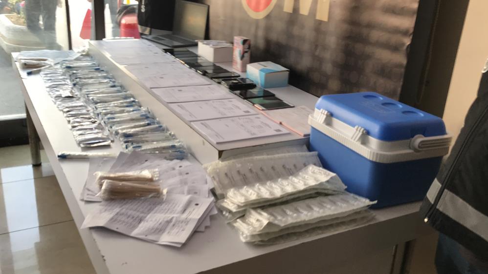 Bu da negatif çetesi! Herşeyin sahtesini yapıyorlar! Suriyeli sahte doktorları bile var