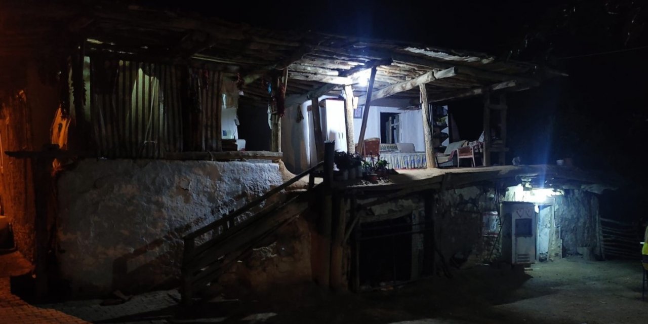 Denizli’de deprem! Hasar oluşan ev tahliye edildi