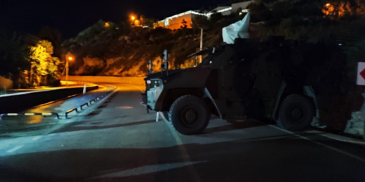 Samandağ - Arsuz çevre yolu heyelan nedeniyle trafiğe kapatıldı