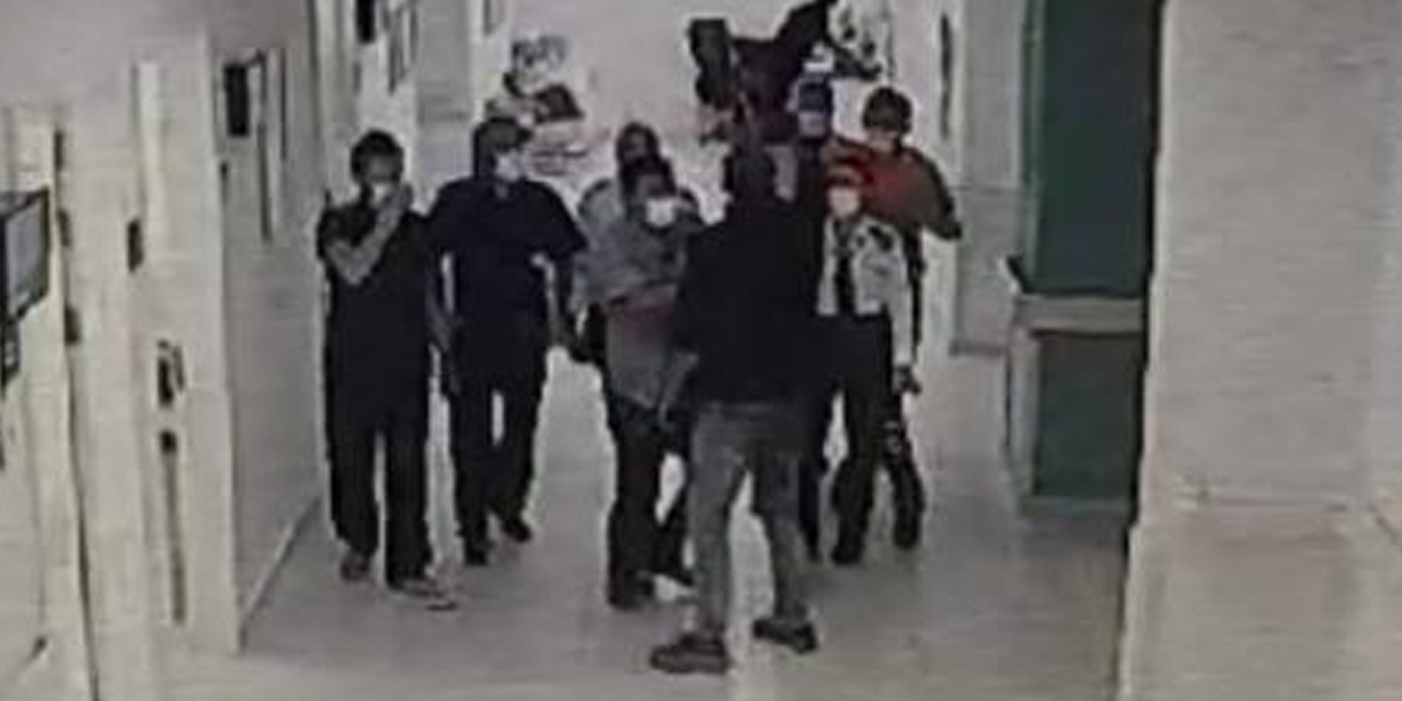 Şehir Hastanesi acilinde bir hasta yakını kalabalık uyarısı yapan Dr. Baki Ünlü'yü yumrukladı