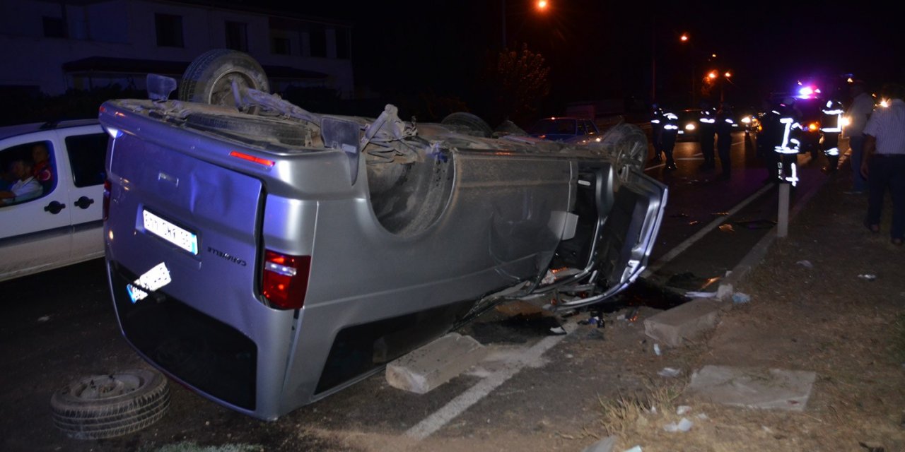 Turgutlu'da minibüs takla atıp karşı şeride geçti! 3'ü çocuk 5 yaralı