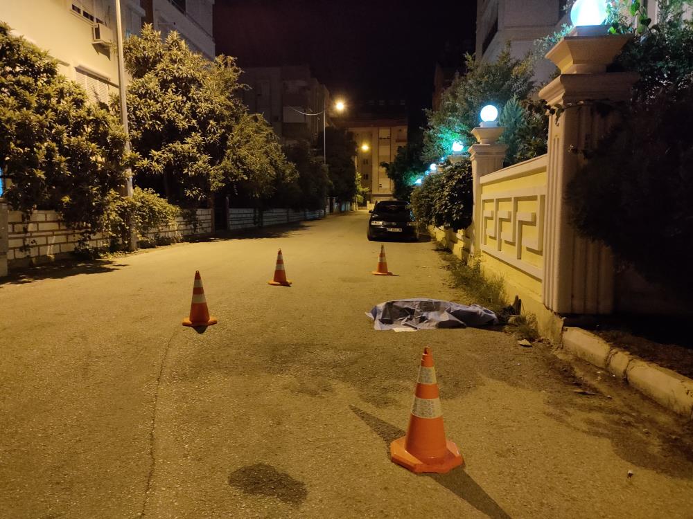 Ölüm onu sokakta yürürken yakaladı