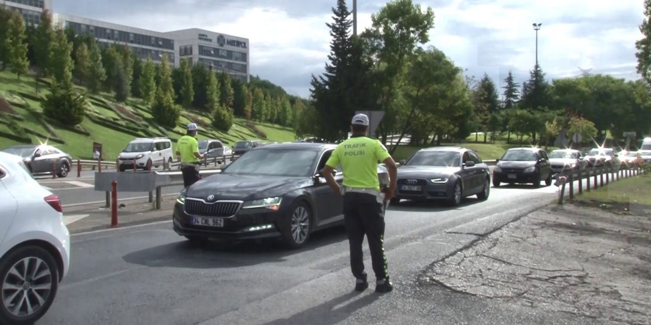 Çakarlı ve cam filmli araçlar denetlendi