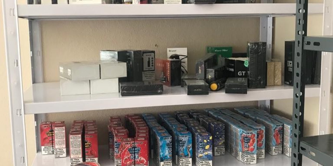 Kaçak elektronik sigara imalathanesine operasyon