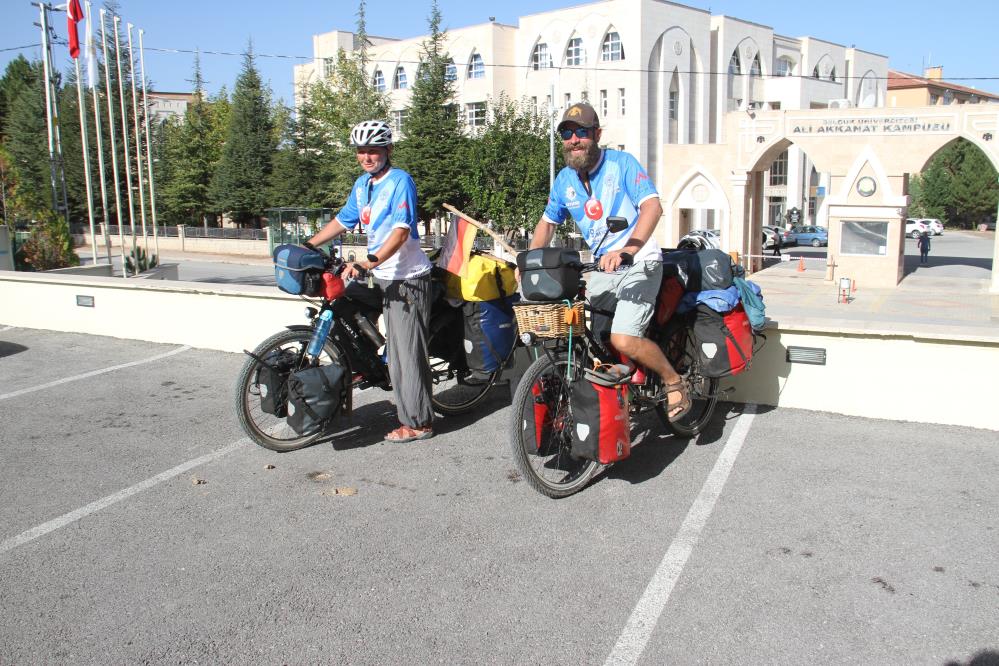Gezdiler dünyayı gördüler Konya'yı