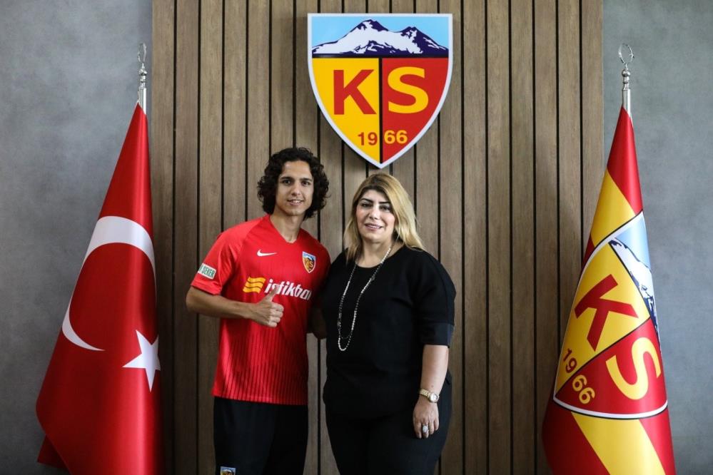 Bir hayal gerçek oldu! Emre Demir Barcelona'ya transfer oldu