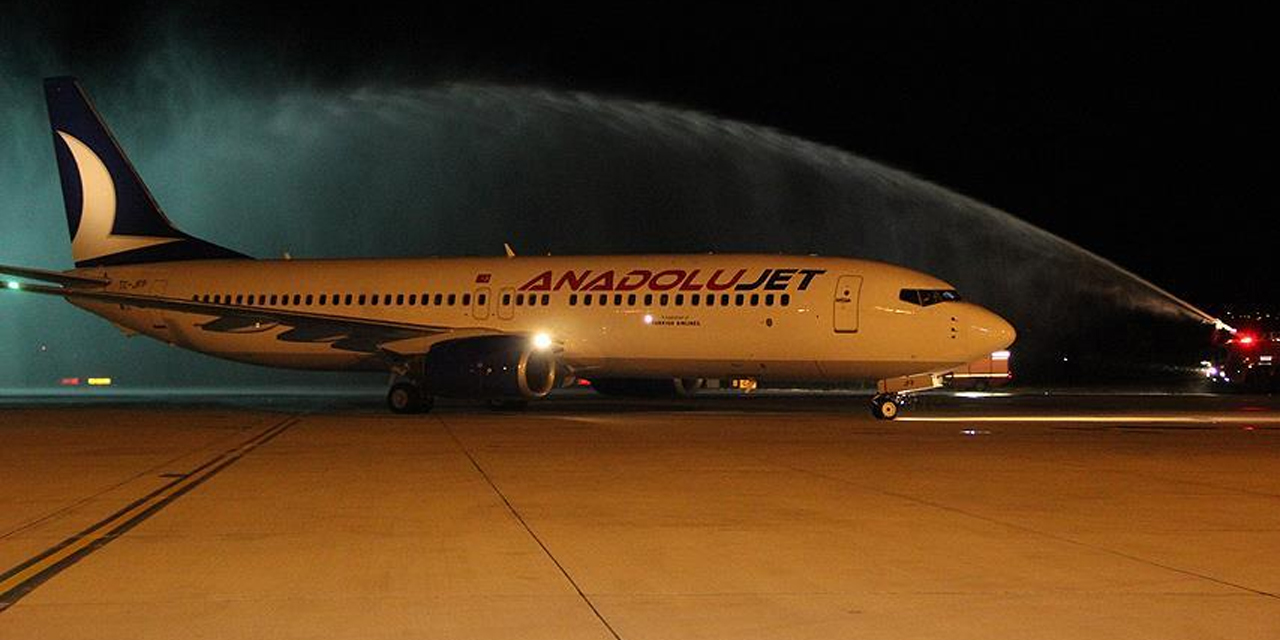 AnadoluJet 4 saat rötar yaptı! Yolcular isyanda