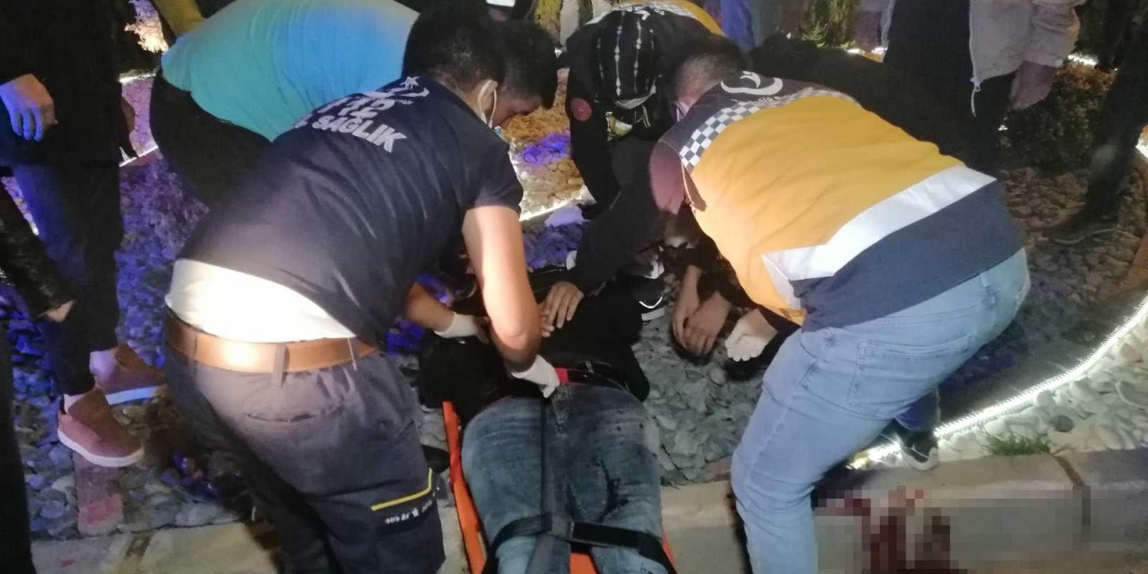 Alkollü sürücü Aksaray'da kırmızı ışıkta bekleyen tıra çarptı! 1 yaralı