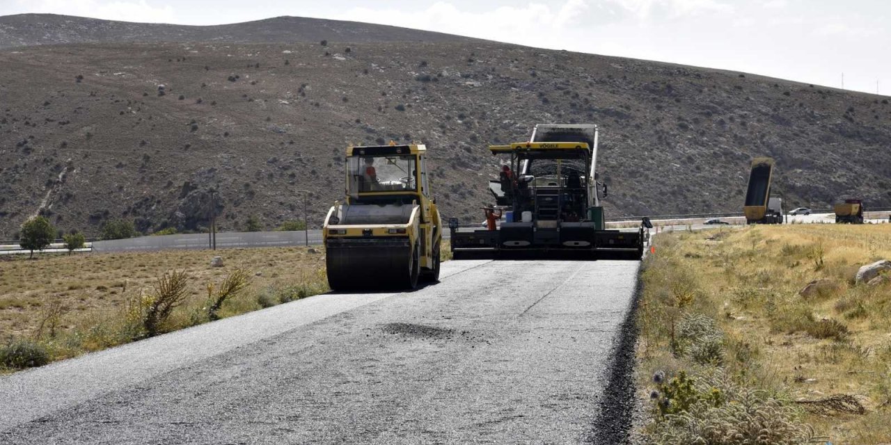 Selçuklu Belediyesi'nden dış mahallelerde sıcak asfalt seferberliği