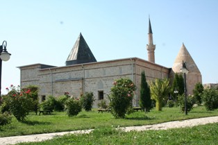 7 asırlık tarihi camide tadilat