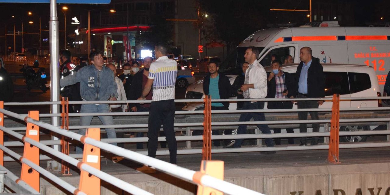 2 ayrı suçtan aranan şahıs polis merkezine gitmemek için ortalığı birbirine kattı! Biber gazı ile durduruldu