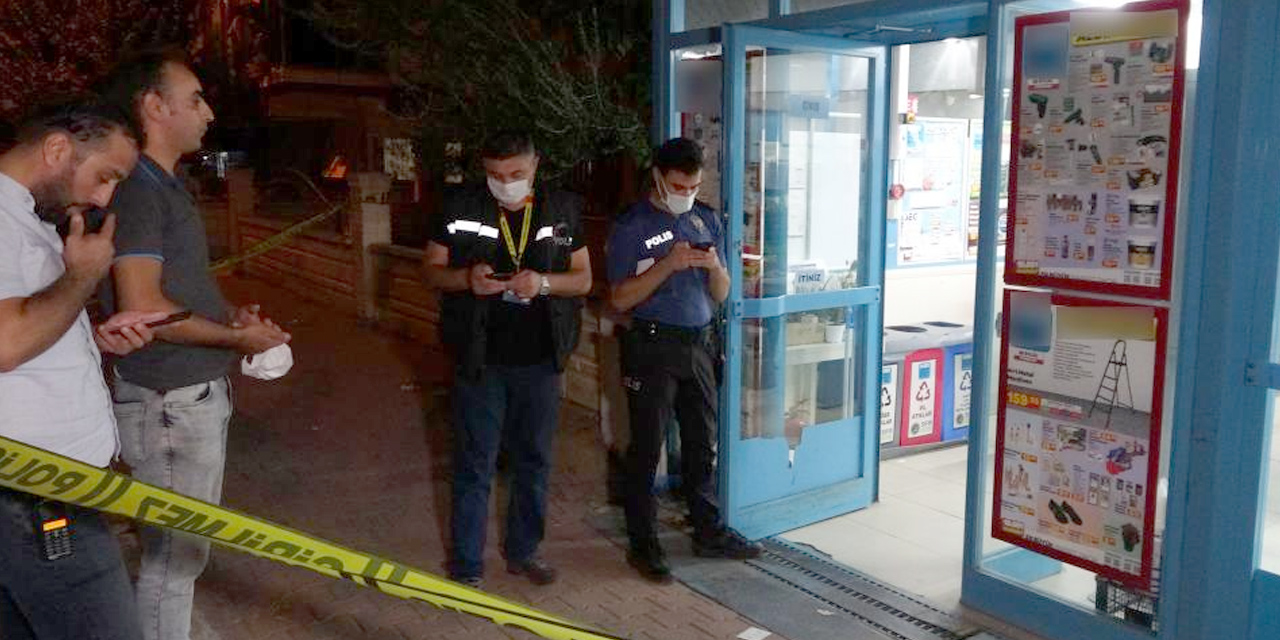 Zincir market şubesinde maskeli silahlı soygun! 400 lirayı çalıp kaçtı