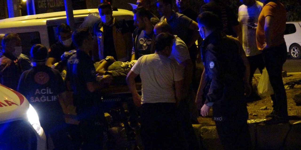 Sivil devriye gezen polis otosu otomobille çarpıştı! 2’si polis 5 yaralı