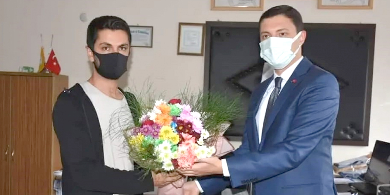 Kaymakam Saygın azarladığı öğretmen Burak Kılıç'tan özür dileyip helalleşti