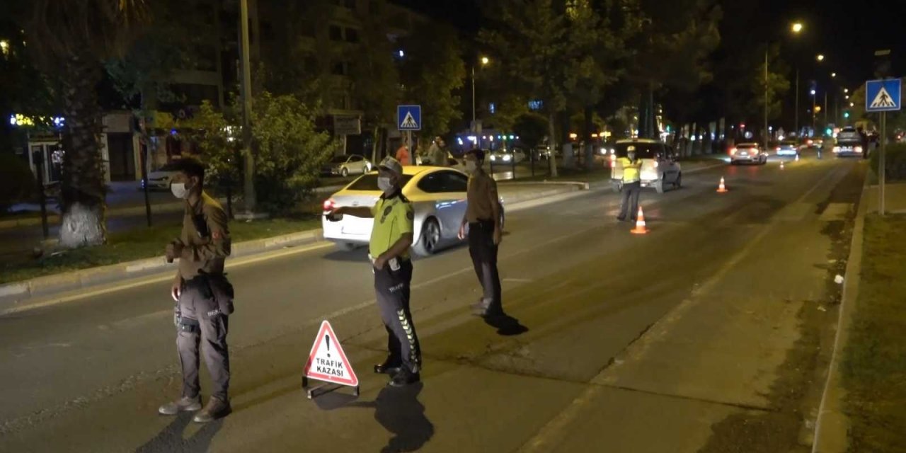 Bisikletiyle karşıya geçmeye çalışırken otomobilin çarptığı genç ağır yaralandı