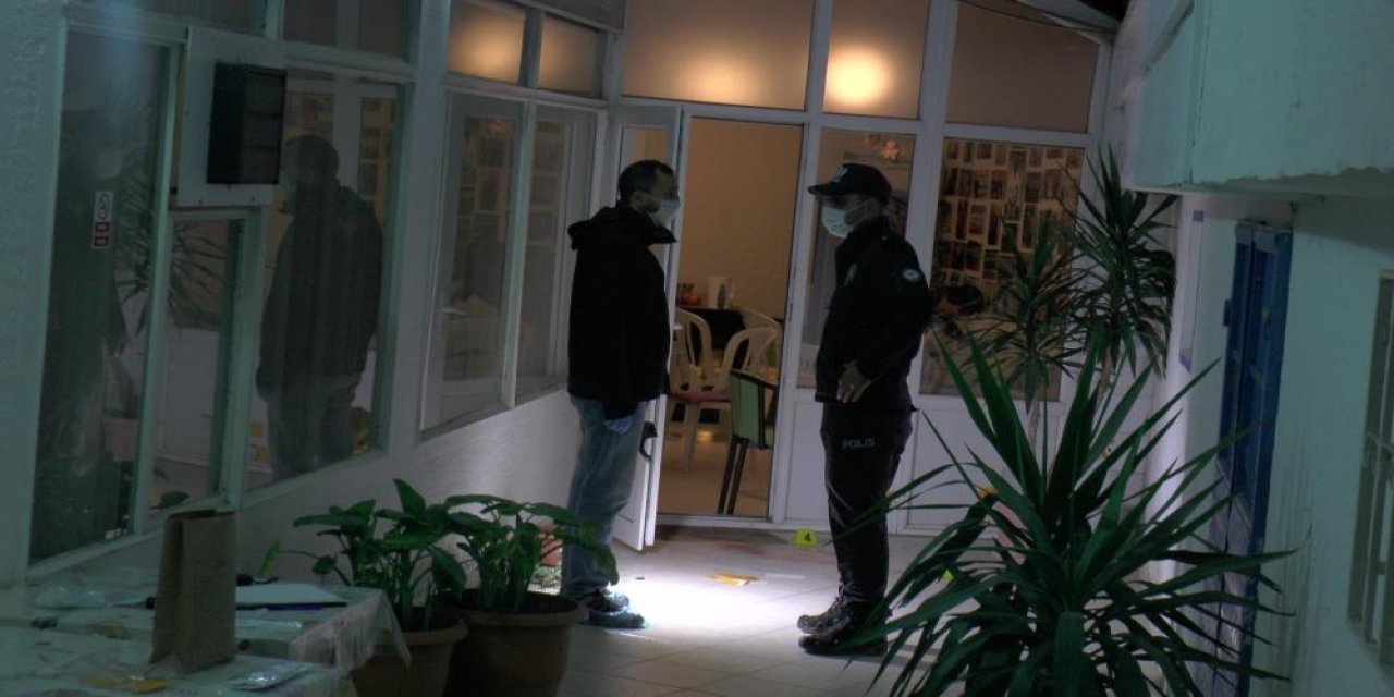 İstanbul'da bıçaklı dehşet! Polise saldırgan şahıs etkisiz etkisiz hale getirildi