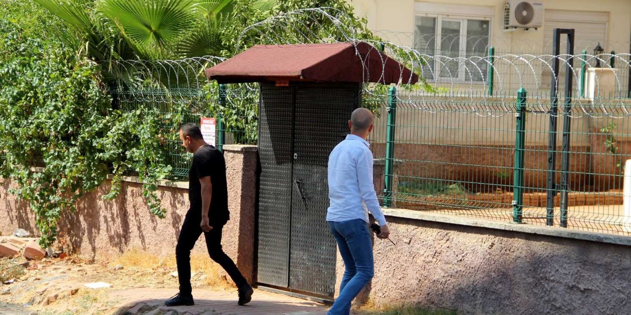 Sokak ortasında silahlı alacak verecek çatışması! 5 yaralı