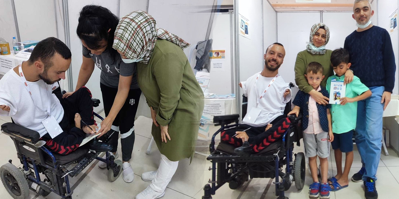 Milli yüzücü Sefa Yurtkölesi ayaklarıyla yazdığı kitabını ayaklarıyla imzaladı