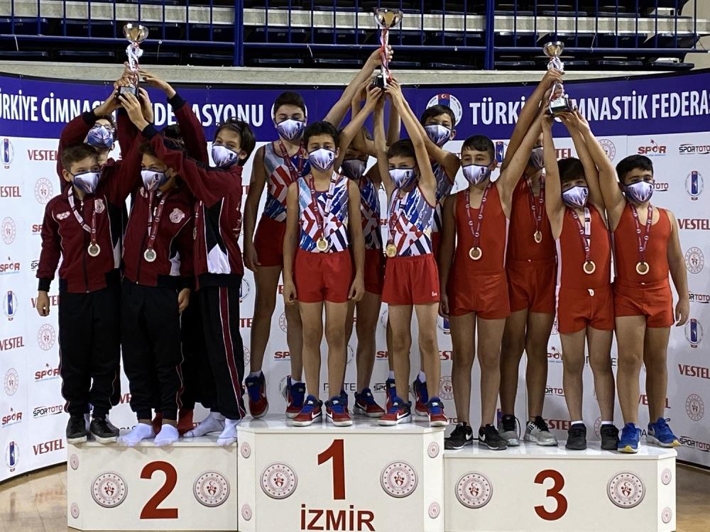 Karatay Belediyespor madalyaları topladı