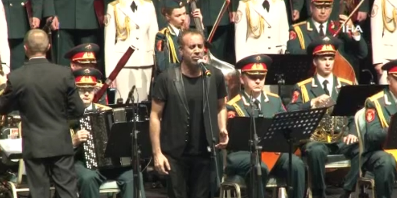Konya’da Rus Kızılordu Korosu ve Haluk Levent konser verdi
