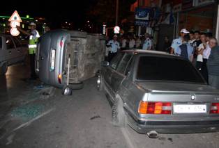 Park halindeki otomobile çarptı: 3 yaralı