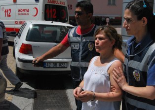 Hamile kadına uyuşturucu taşıttırdılar