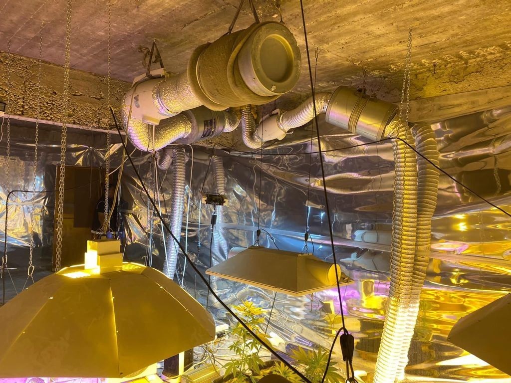 Bilim kurgu filminden fırlamış gibi! Burası bir uyuşturucu imalathanesi