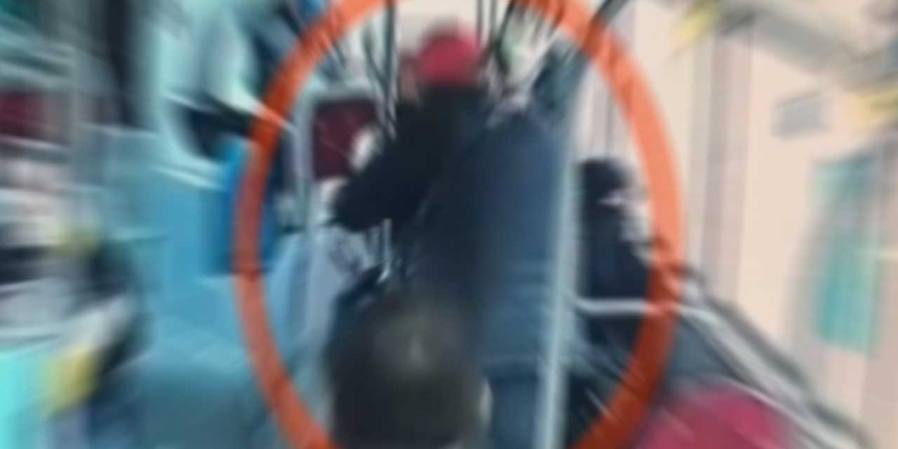 Sen AK Parti'nin köpeğisin deyip başörtüsünü çıkarıp küfür etti suçlamayı kabul etmedi