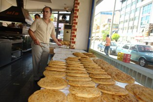 Ereğli tahinli pidesi Ramazan'da ilgi görüyor