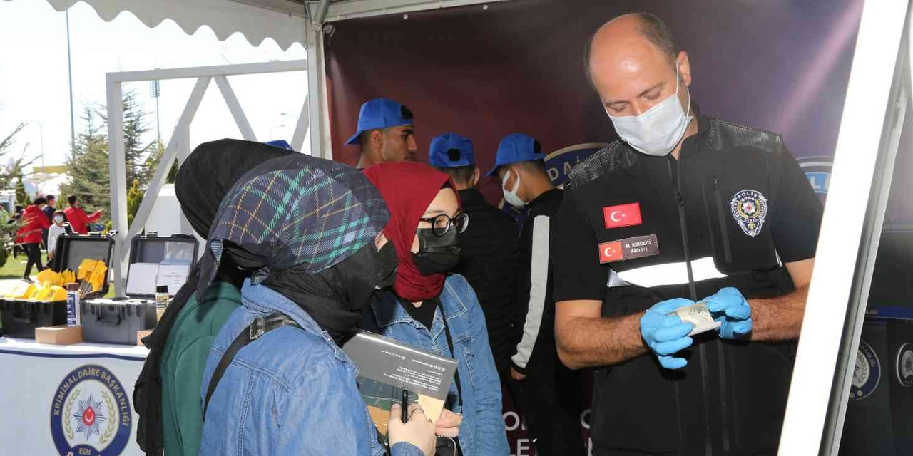 EGM Kriminal Daire Başkanlığı ürünleri ’Konya Bilim Festivali’nde