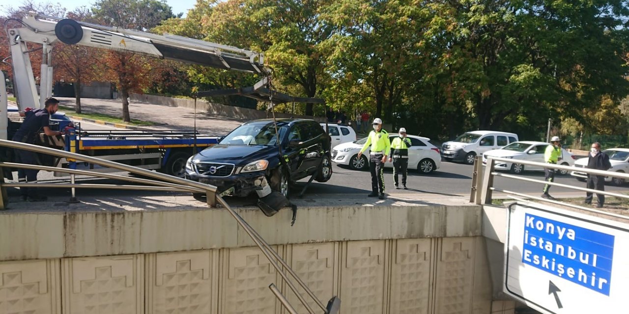 TBMM Çankaya girişinde kaza! Bariyerlerden uçmaktan son anda kurtuldu