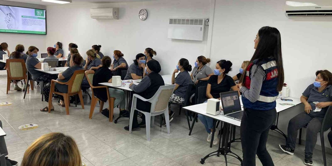 Anne ve anne adayı 30 kadına narkotik eğitimi