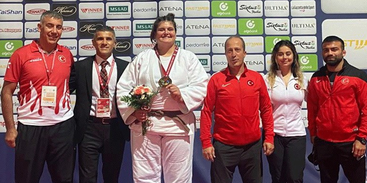 Milli sporcu Hilal Öztürk Gençler Dünya Judo Şampiyonası'nda dünya üçüncüsü oldu