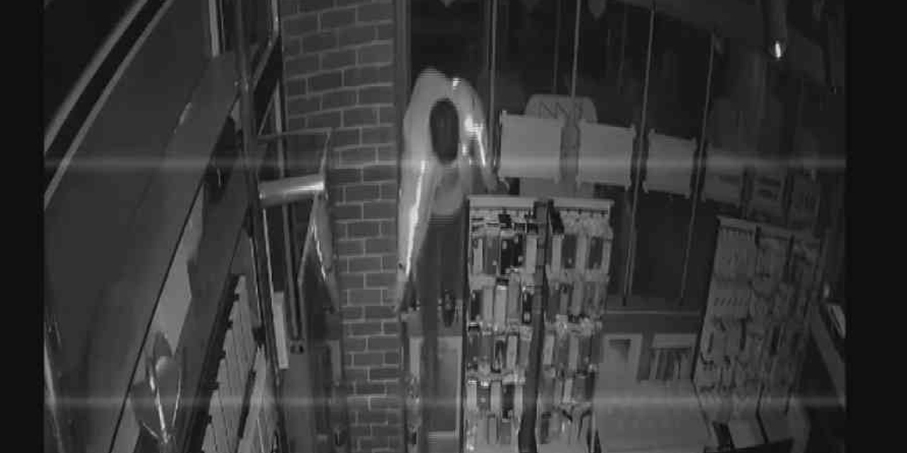 Telefoncuya giren hırsızın rahatlığı pes dedirtti