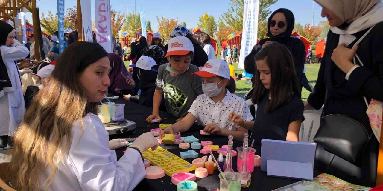 Bağcılar Bilgi Evleri öğrencileri Konya Bilim Festivali’nde hünerlerini sergiledi