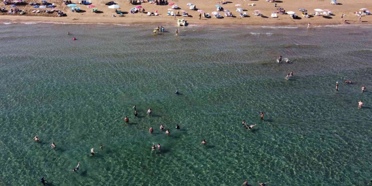 Mersin'de hava sıcaklığı 33 dereceyi buldu! Tatilciler akın etti