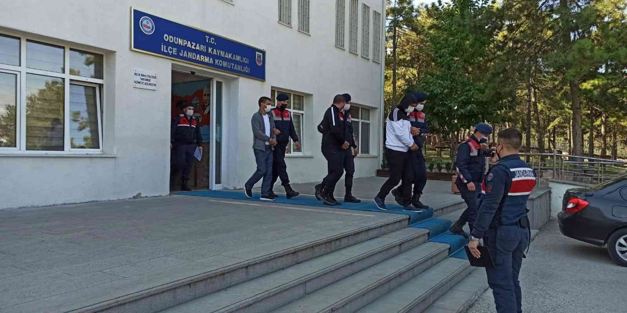 Maden ocağından metal malzeme çalan hırsızları uyanık bekçi yakalattı