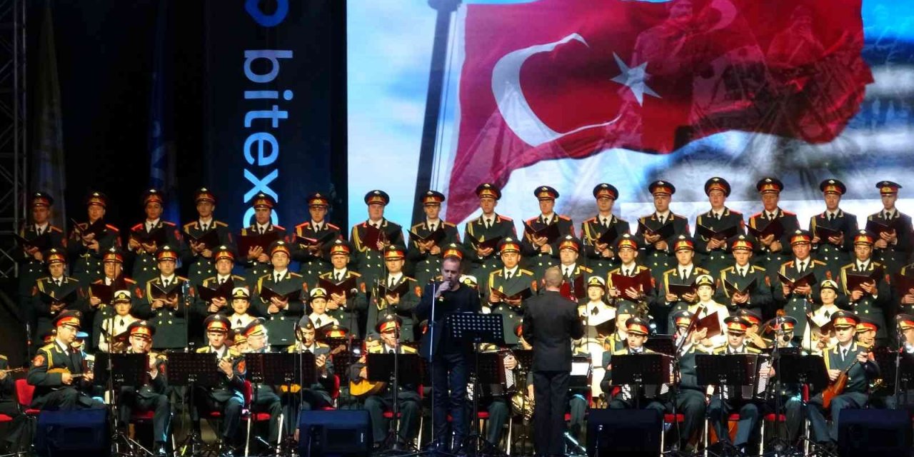 Haluk Levent ve Rus Kızılordu Korosu ülkeyi karış karış geziyor! Bugün de Bursa’daydı