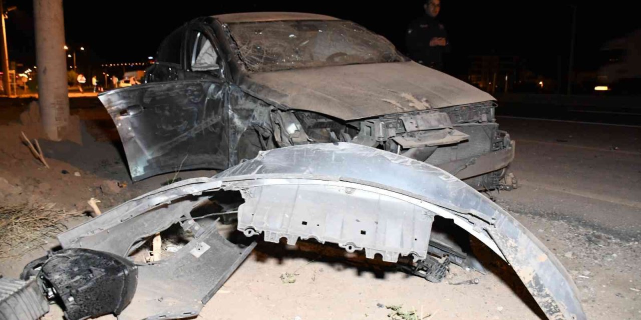 Aksaray'da feci kaza: Otomobiller hurdaya döndü! 3 yaralı