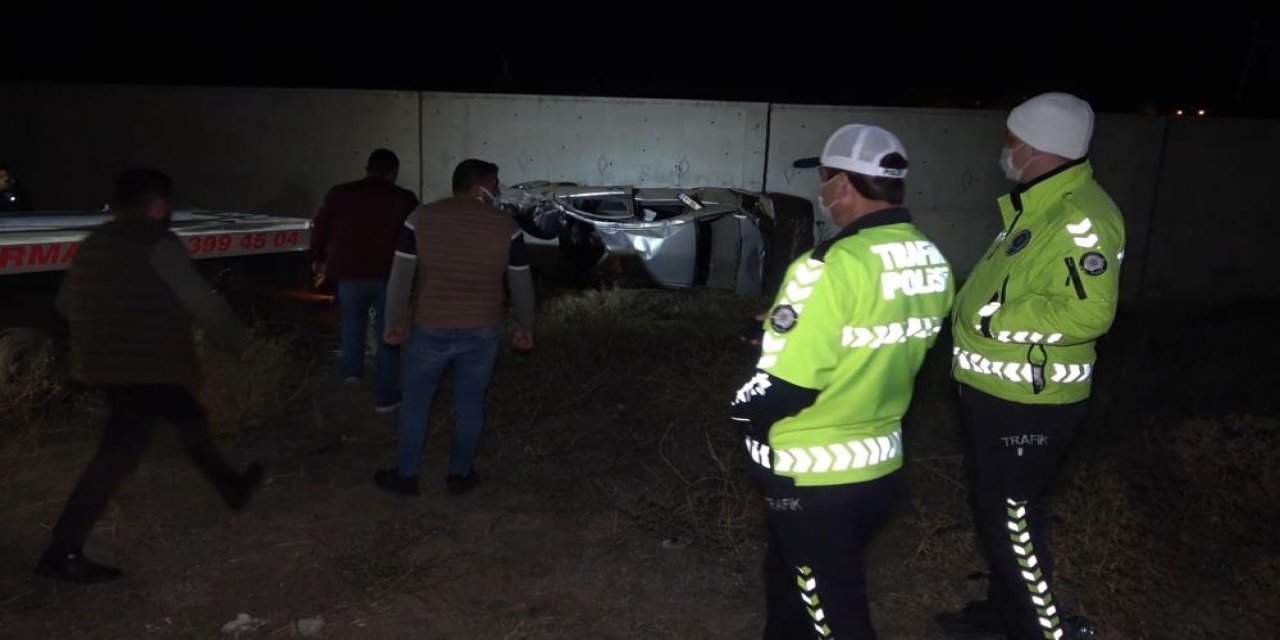 Takla atan otomobil 50 metre sürüklendi! Baba - oğul ağır yaralandı