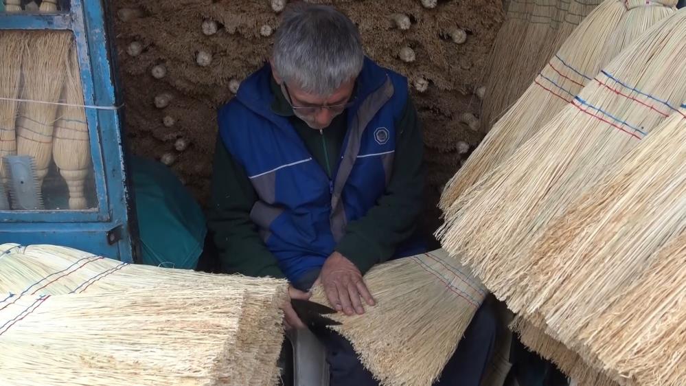 Her eve lazım! Akıllı süpürgenin rakibi ot süpürge