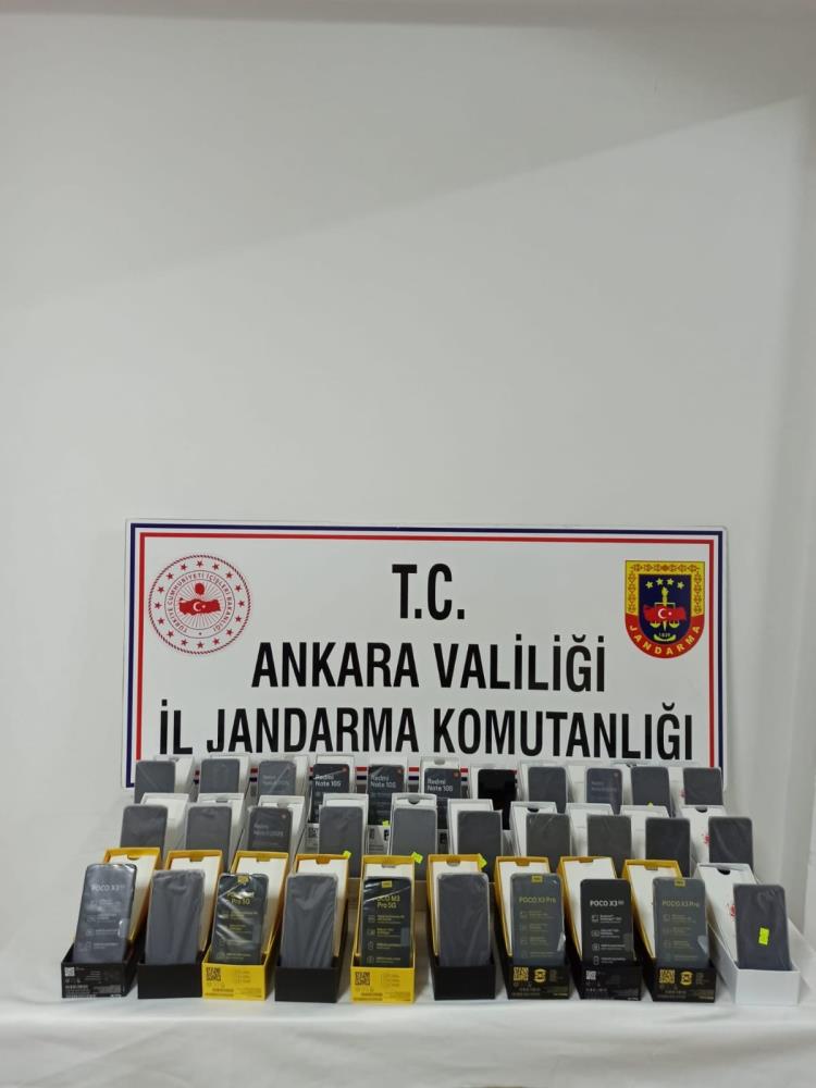 Ankara'da kaçak cep telefonu operasyonu! Satamadan yakalandılar