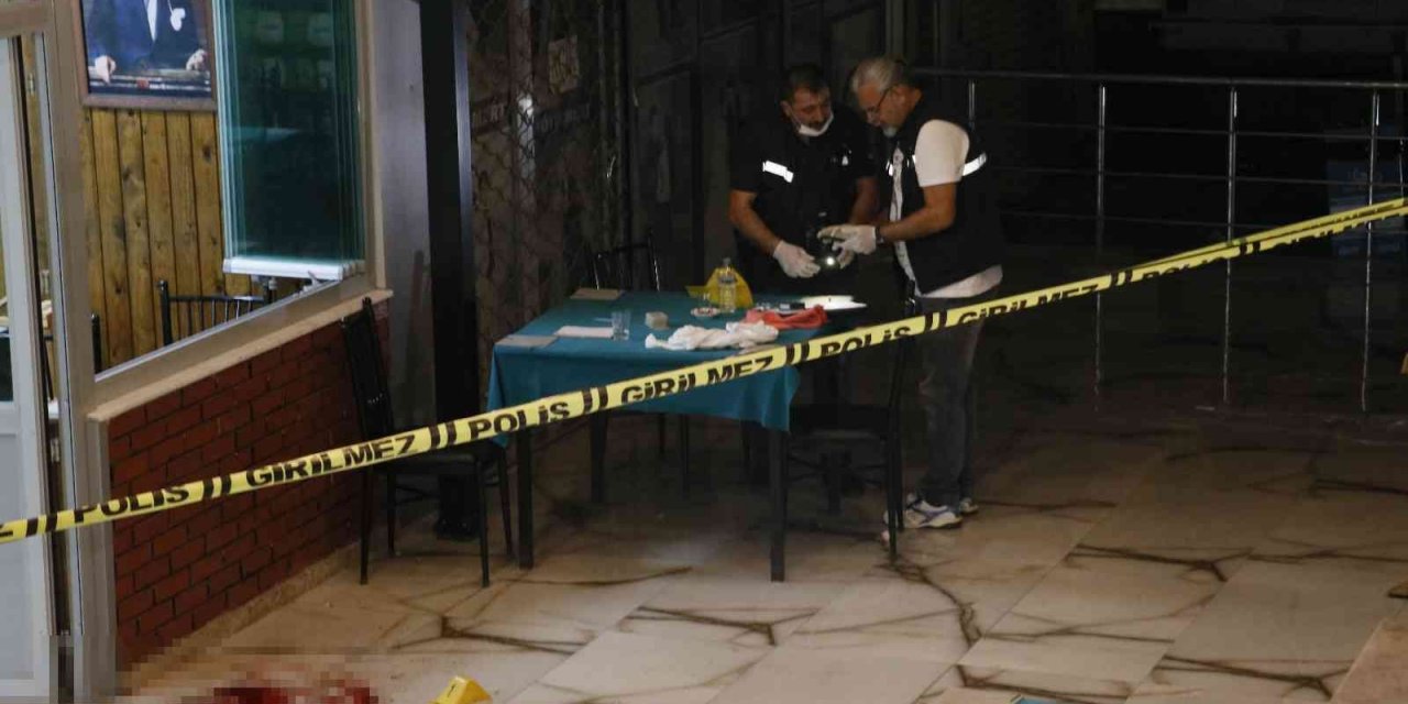Adana'da bir emekli polis kahvehanede dehşet saçtı! 2 ölü