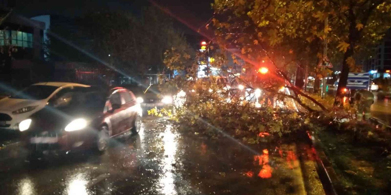 Bursa’da ekipler teyakkuzda! Sağanak ve dolu yağışı hayatı felç etti