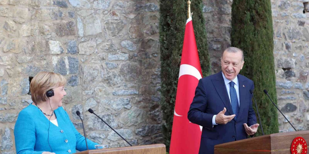 Erdoğan ile Merkel arasında güldüren diyalog
