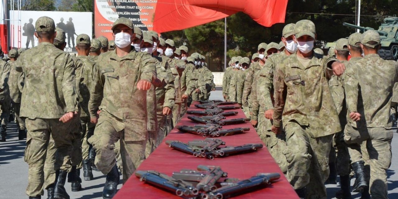 Acemi erbaş ve erler yemin etti