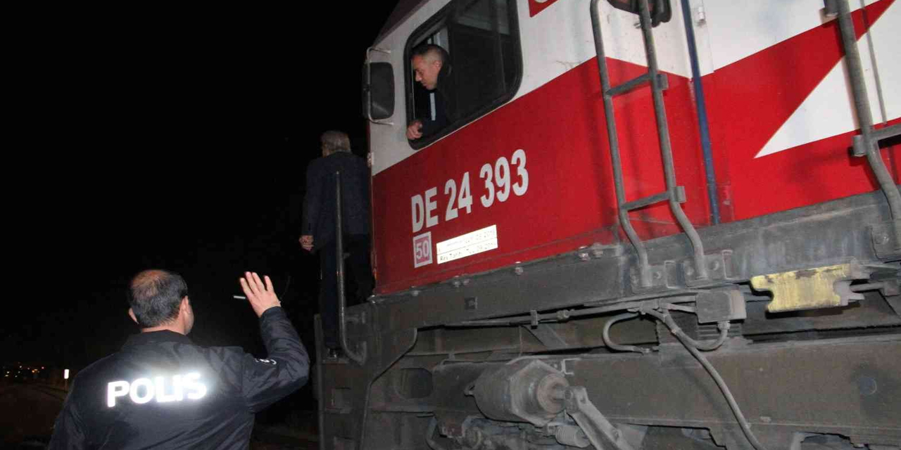 Makinistin 'birine çarptım' ihbarı polisi alarma geçirdi! Raylar didik didik arandı
