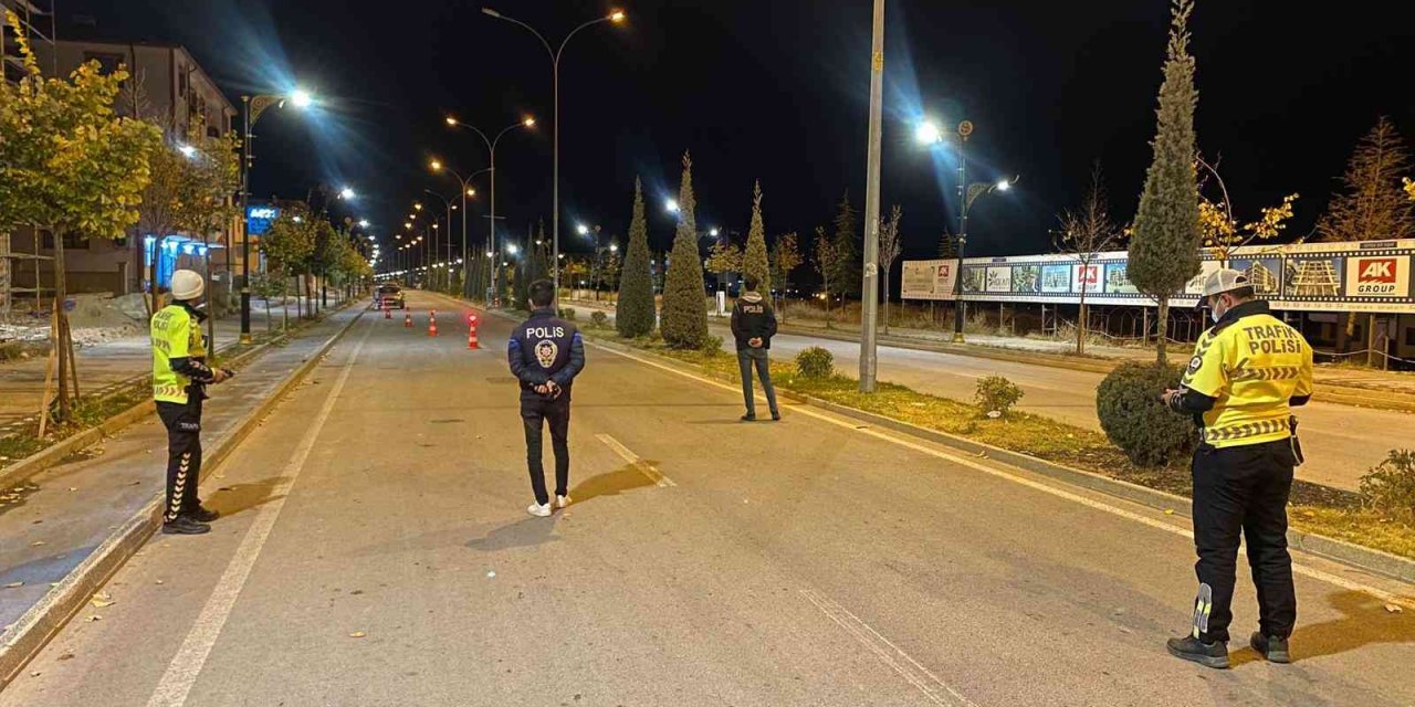 Bolvadin'de huzur denetimi! Kuralsızlara ceza yağdı